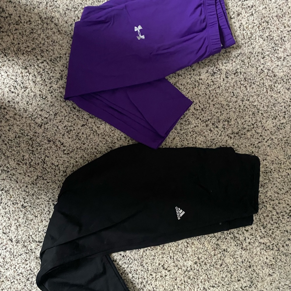 2 pairs of small cropped leggings.
